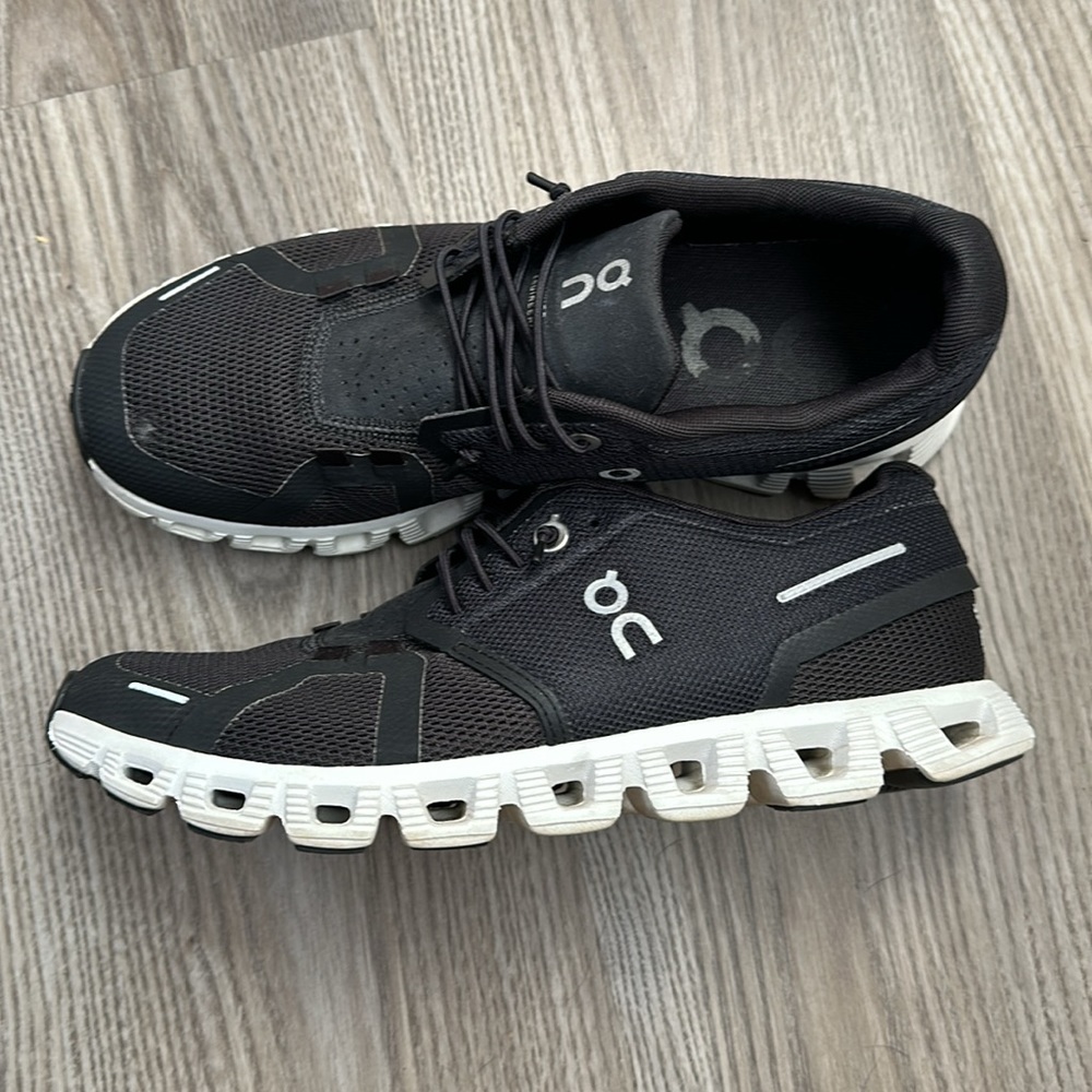 On cloud women’s sneakers